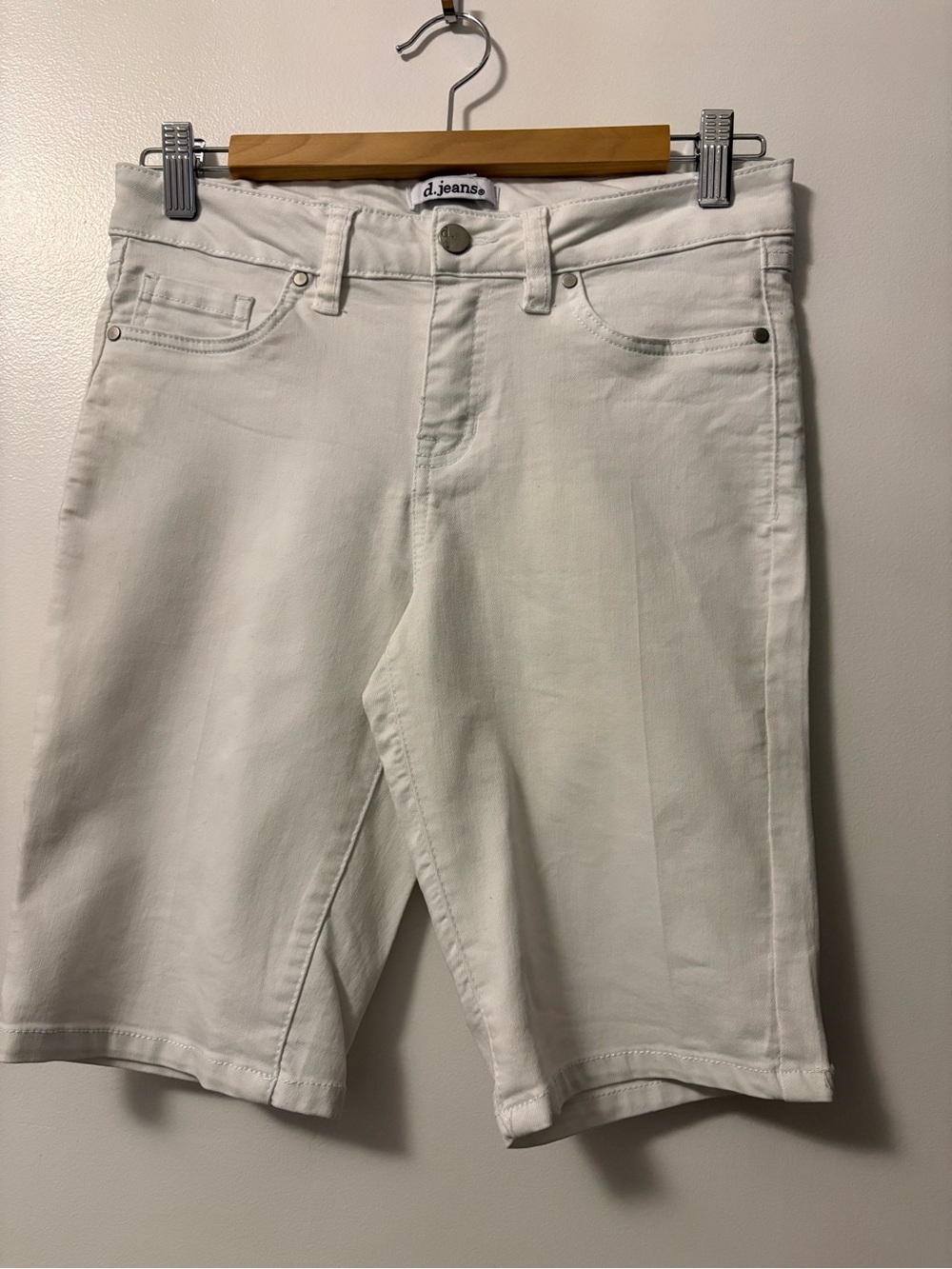 Ladies D.Jeans White Bermuda Shorts Size 4
